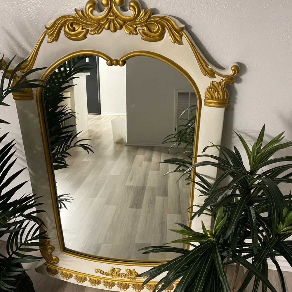 Wall mirror